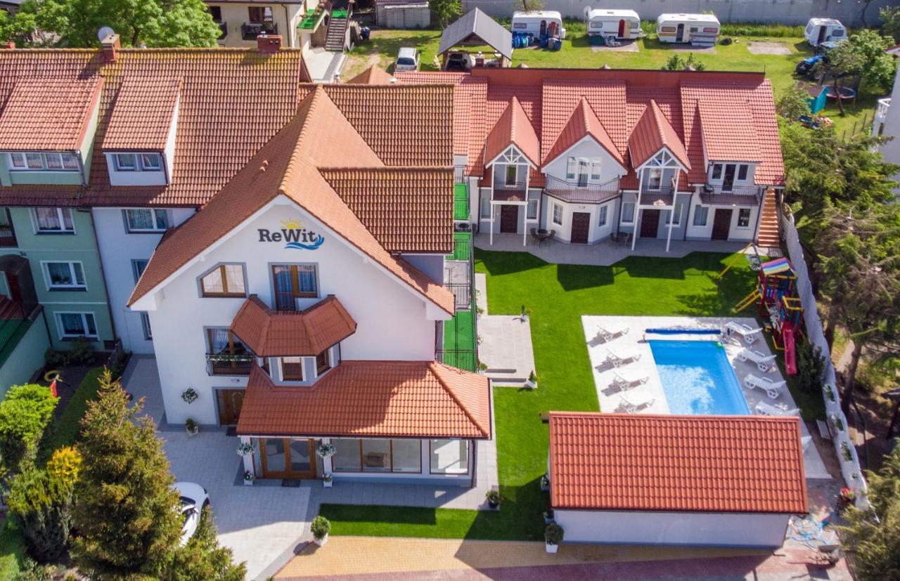 Rewit Dom Goscinny Z Podgrzewanym Basenem Rewal Buitenkant foto